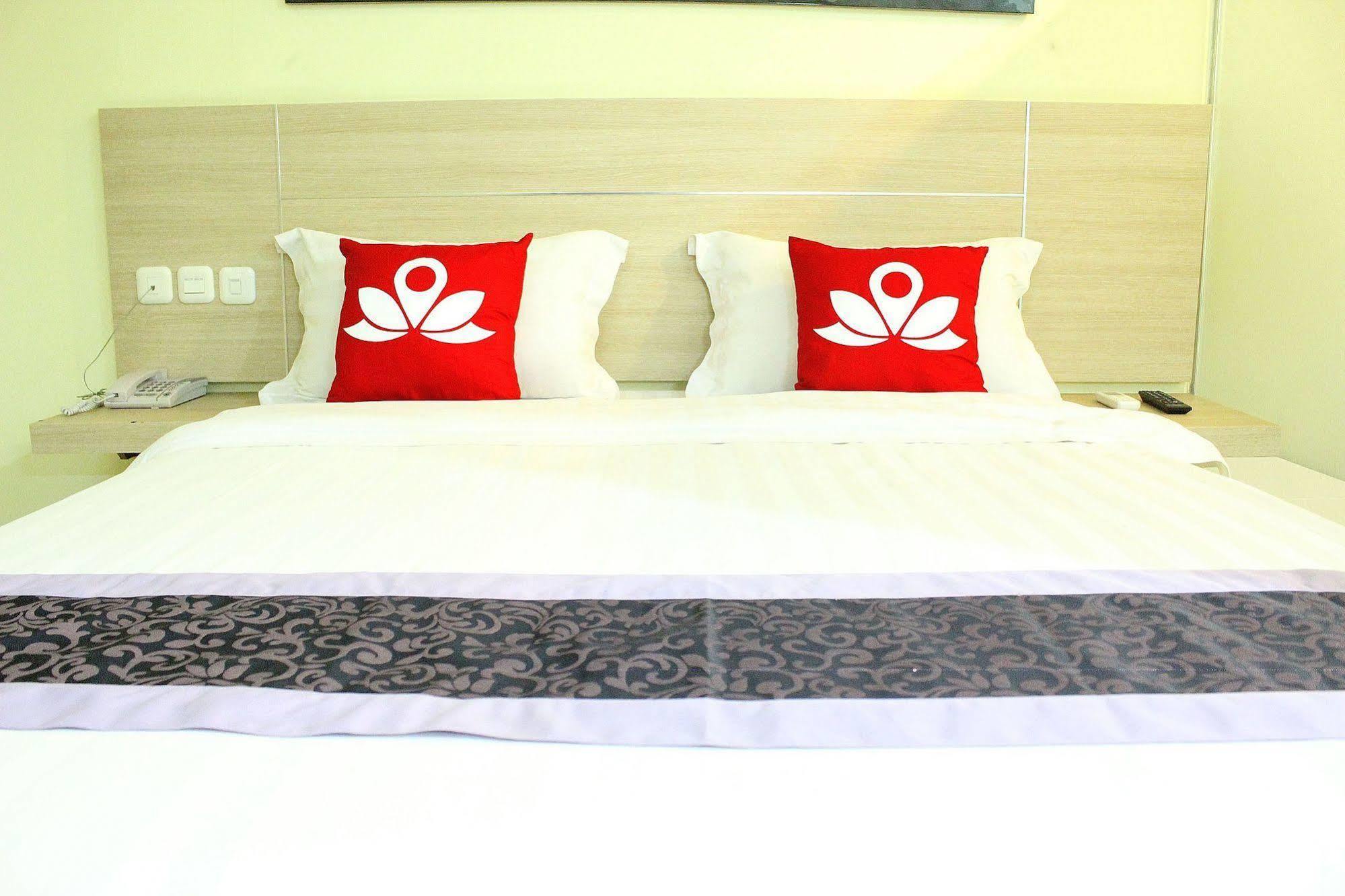 Zen Rooms Rujia Pecenongan จาการ์ตา ภายนอก รูปภาพ