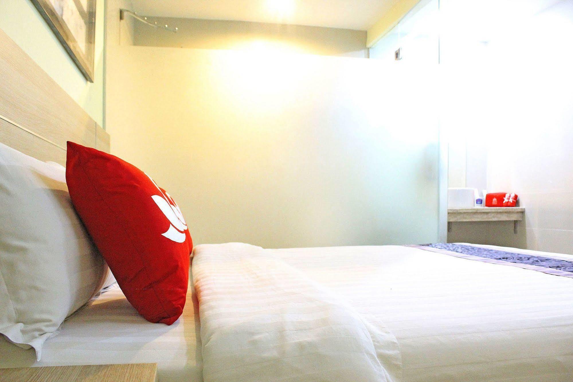 Zen Rooms Rujia Pecenongan จาการ์ตา ภายนอก รูปภาพ