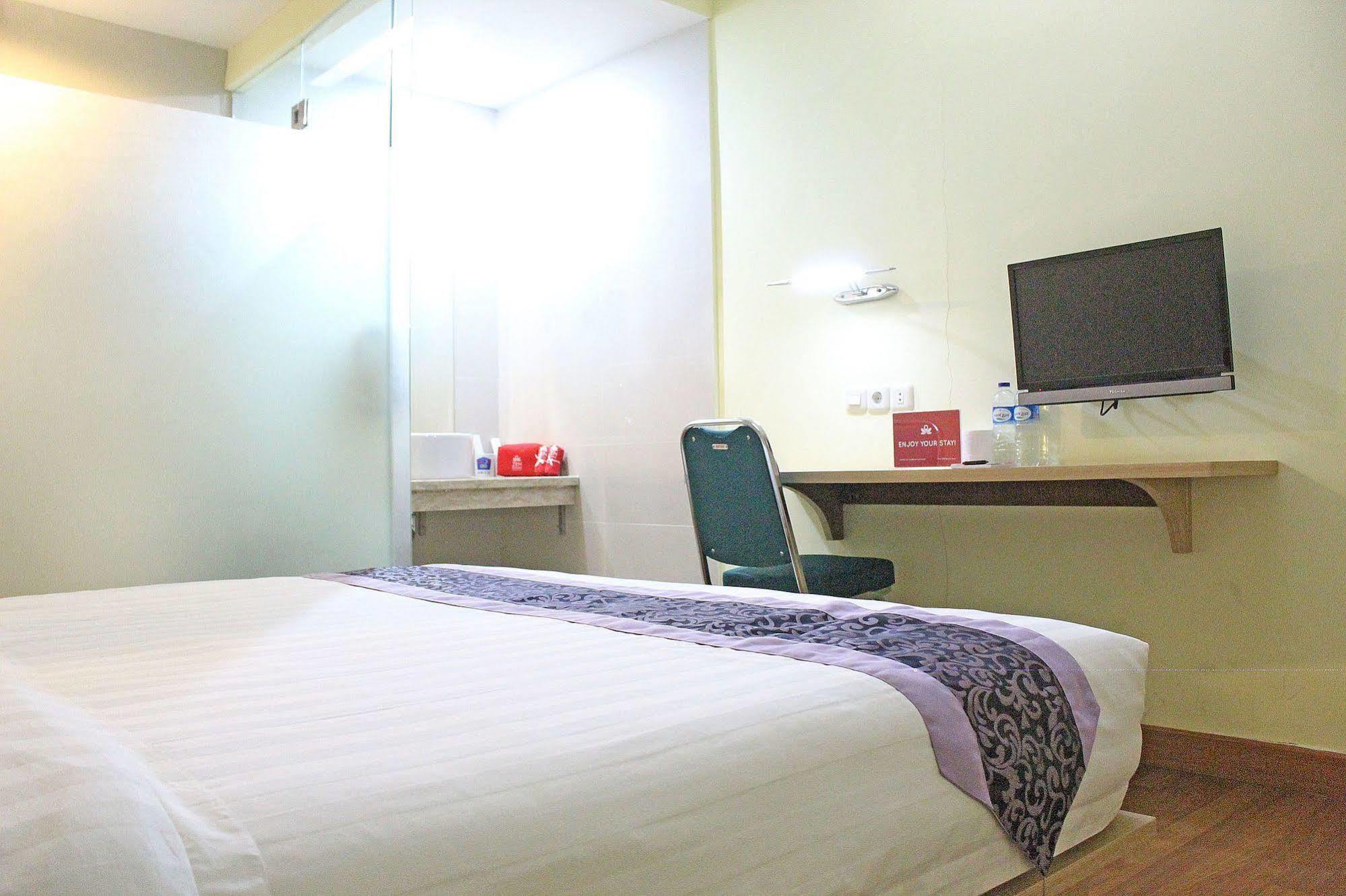 Zen Rooms Rujia Pecenongan จาการ์ตา ภายนอก รูปภาพ