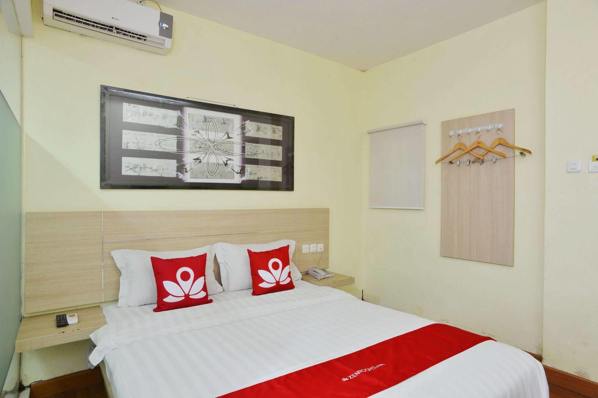 Zen Rooms Rujia Pecenongan จาการ์ตา ภายนอก รูปภาพ