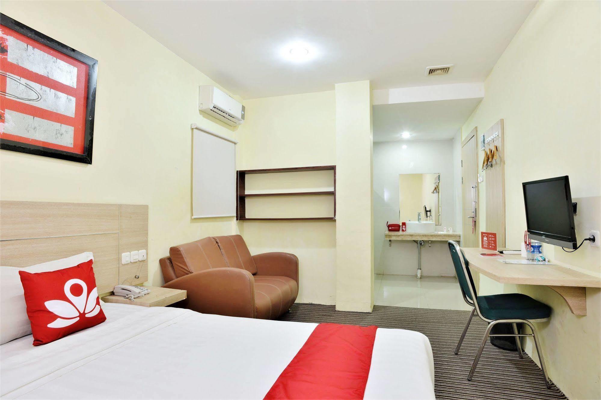 Zen Rooms Rujia Pecenongan จาการ์ตา ภายนอก รูปภาพ